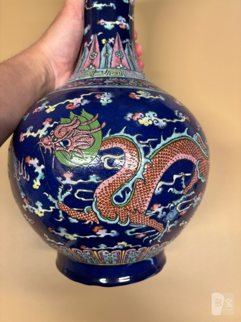 清晚期 霁蓝釉粉彩双龙赶珠纹赏瓶 - 图6